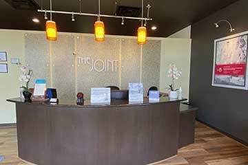 The Joint Chiropractic Willow Lawn Front Desk