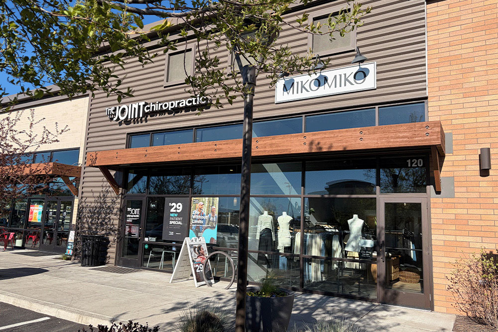 The Joint Chiropractic Robal Village Exterior