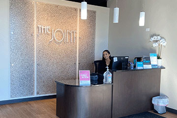 The Joint Chiropractic Glen Ellyn Front Desk