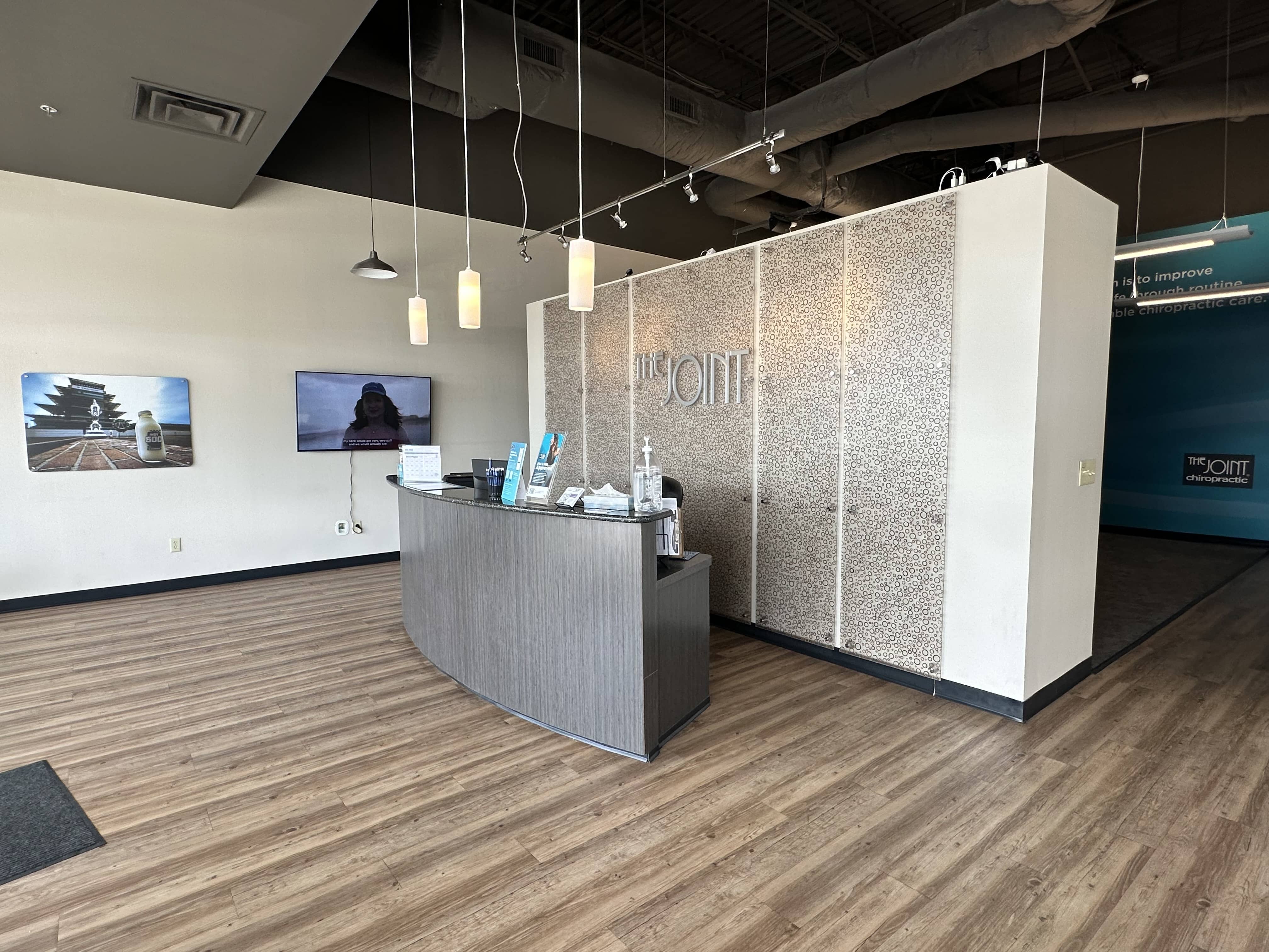 Walk in chiropractic care available in the evenings, on Saturdays and Sundays at The Joint Chiroprac