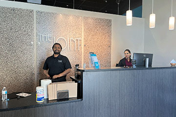 The Joint Chiropractic Plaza de San Jose Front Desk