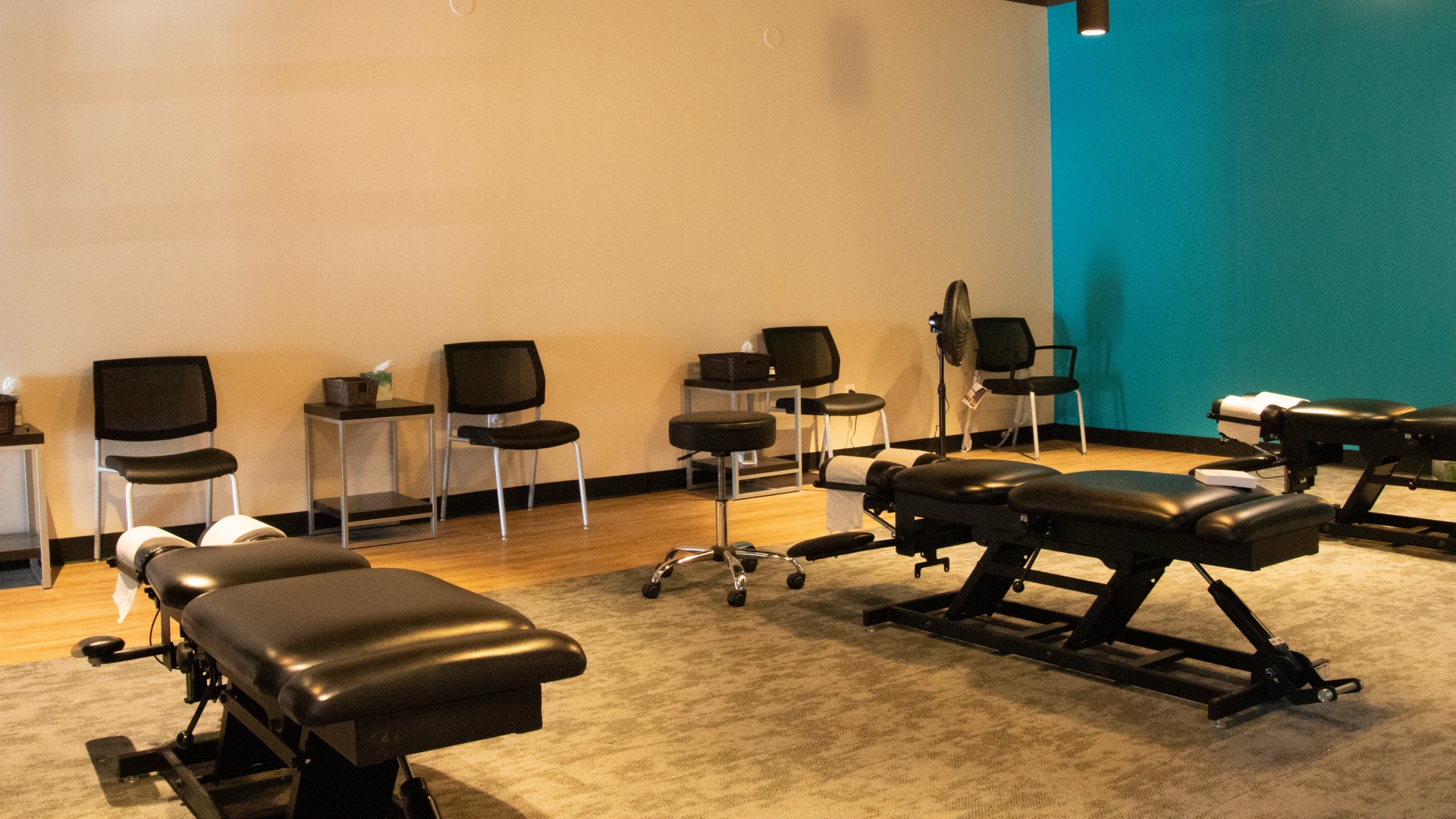The Joint Chiropractic Woodland Hills Adjustment Bay