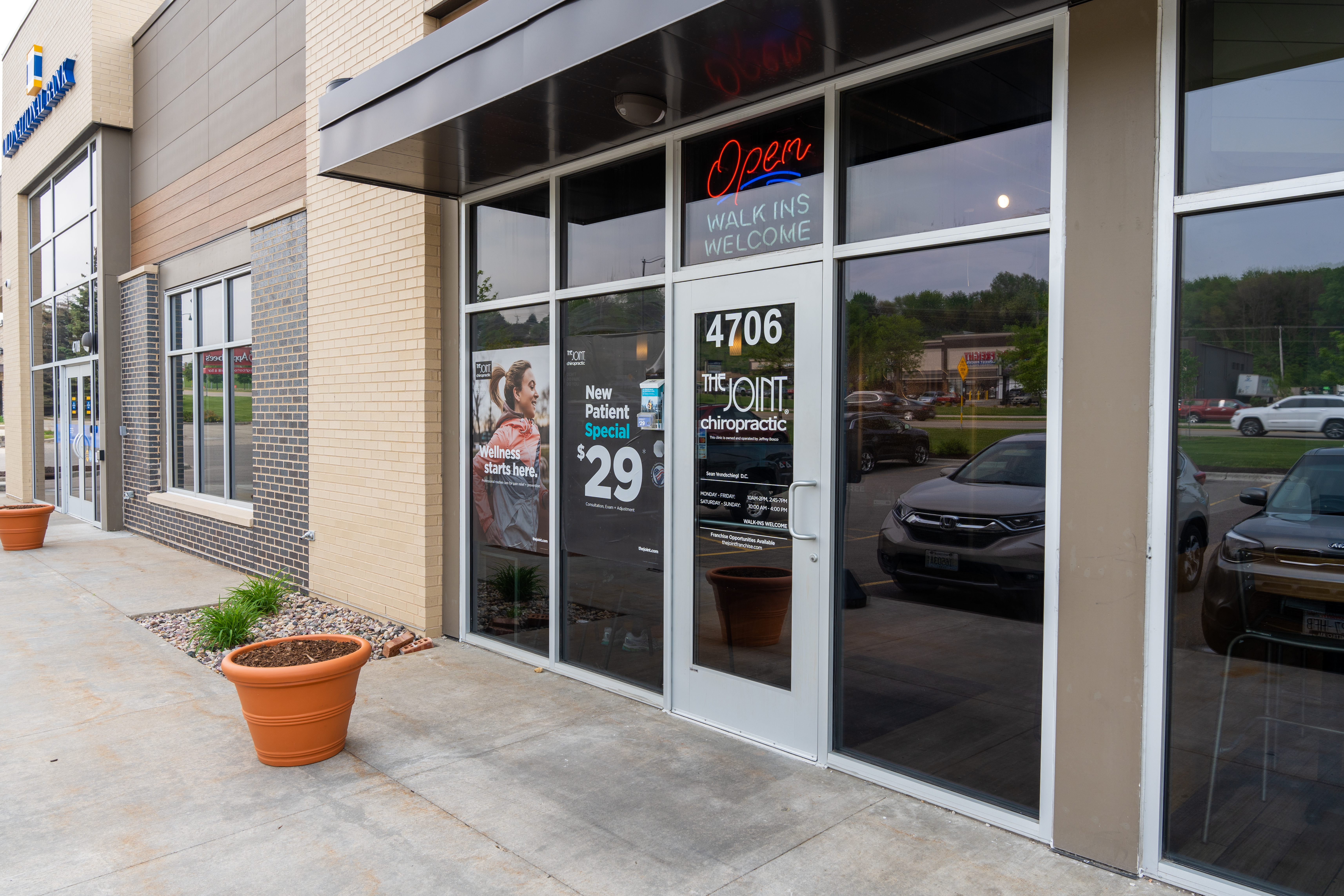 The Joint Chiropractic East Towne Madison Exterior
