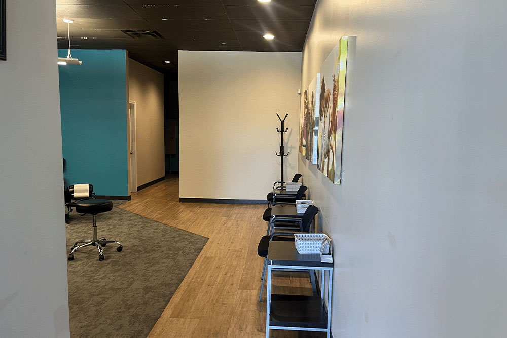 The Joint Chiropractic Dacula Adjustment Bay