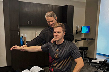 The Joint Chirorpractic Garden City Patient Adjustment